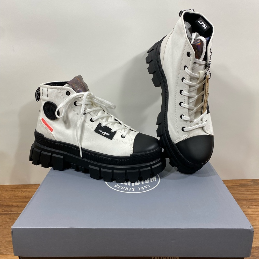 NWT Palladium Revolt Hi Tx Star White High-Top canvas boots black lug sole 10/42